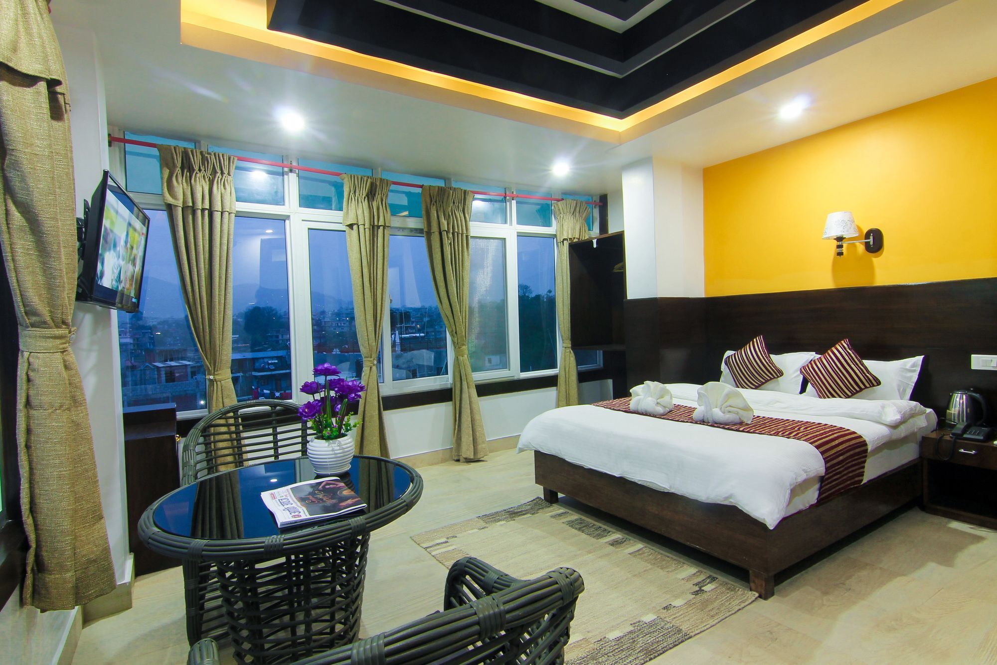 Hotel Lakeside Pokhara Exteriör bild