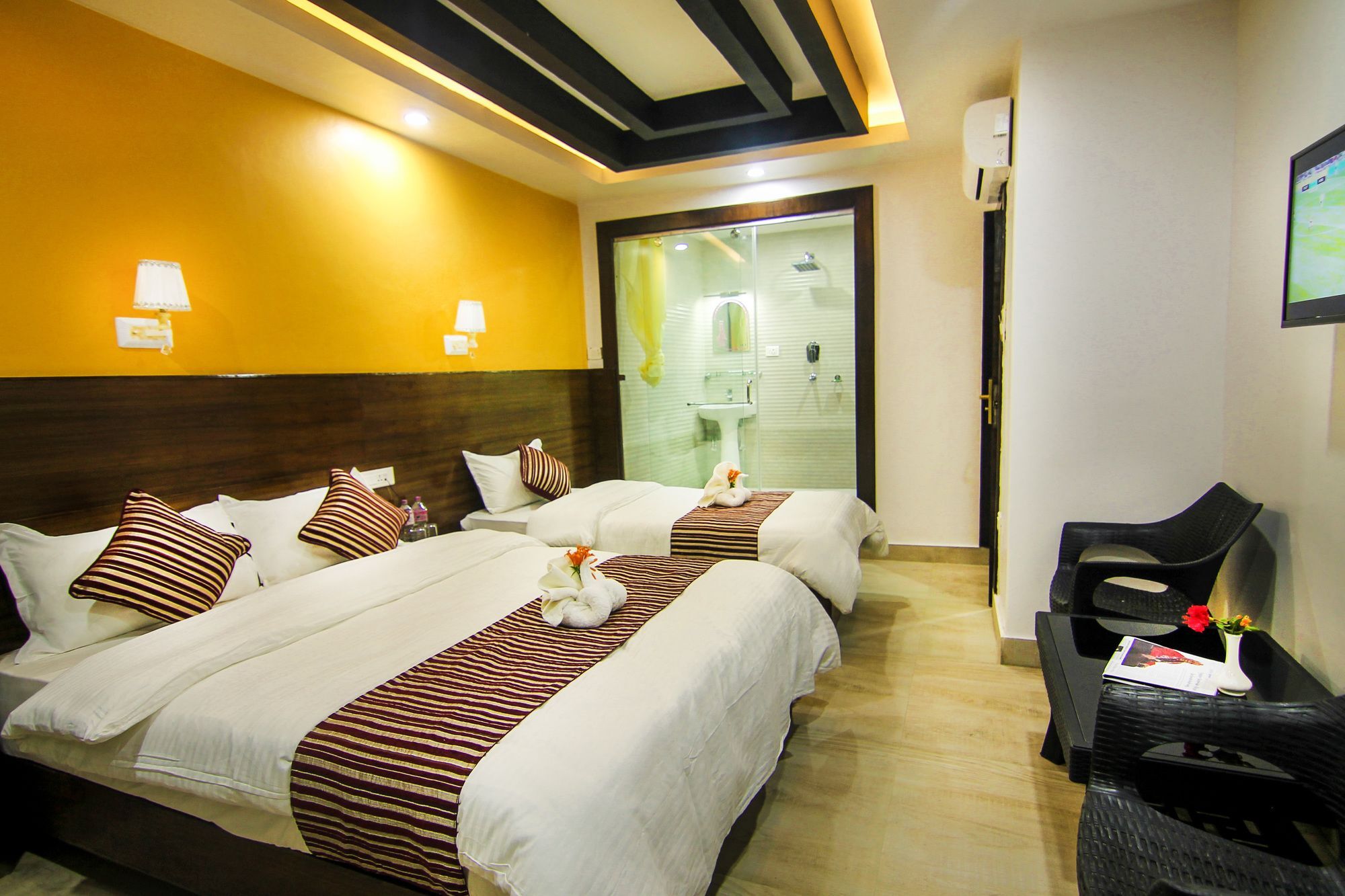 Hotel Lakeside Pokhara Exteriör bild