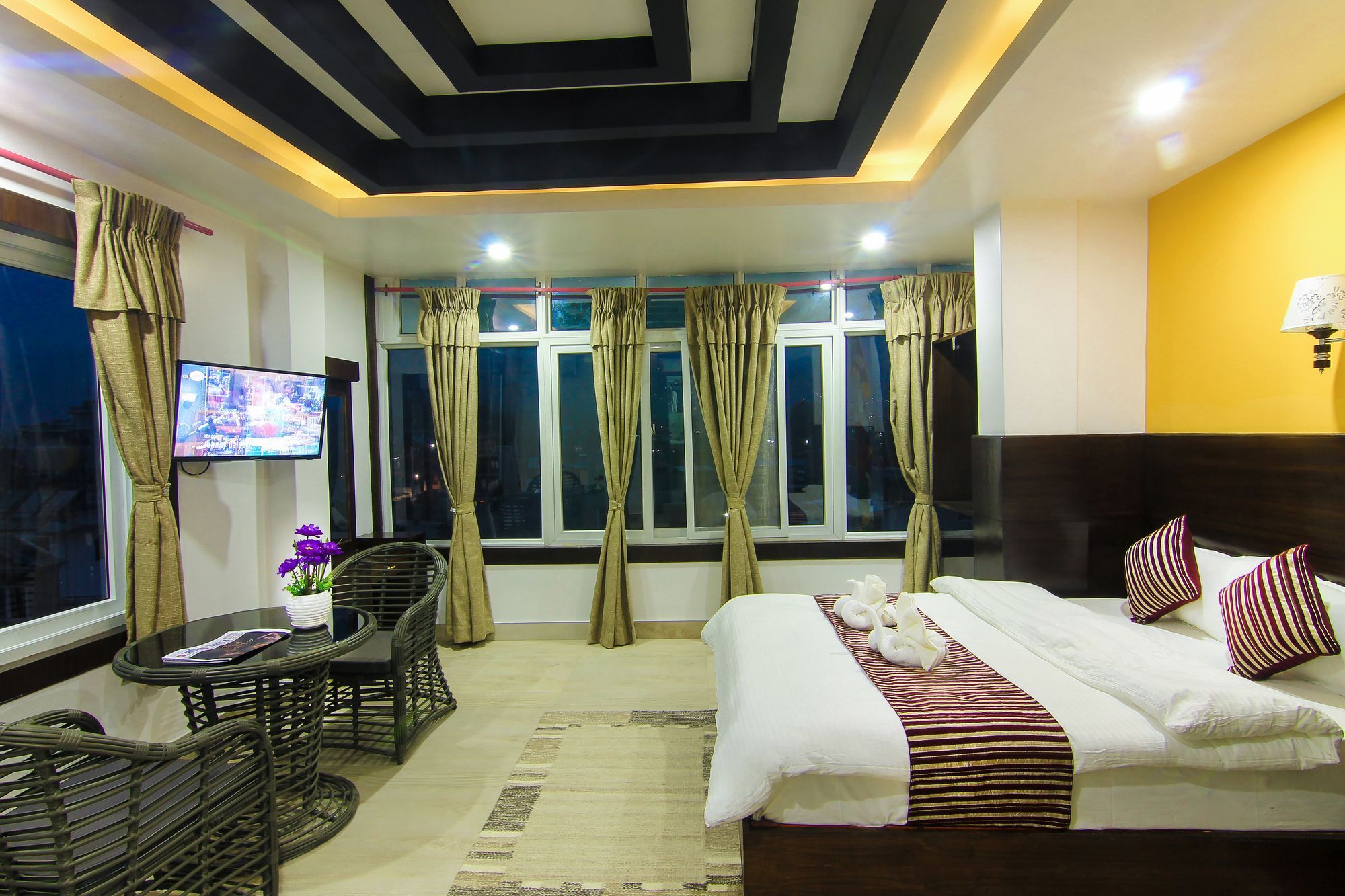 Hotel Lakeside Pokhara Exteriör bild