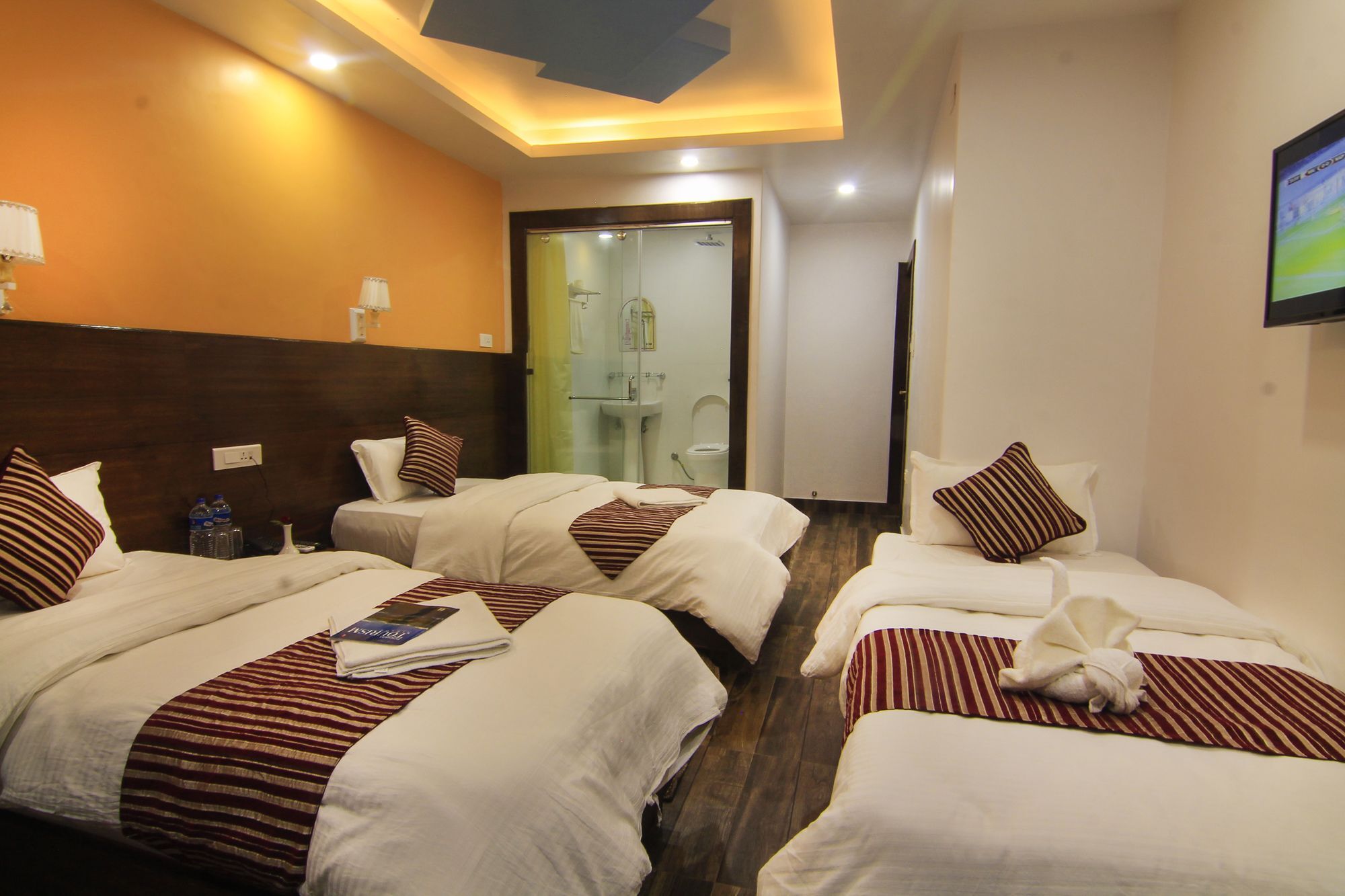 Hotel Lakeside Pokhara Exteriör bild